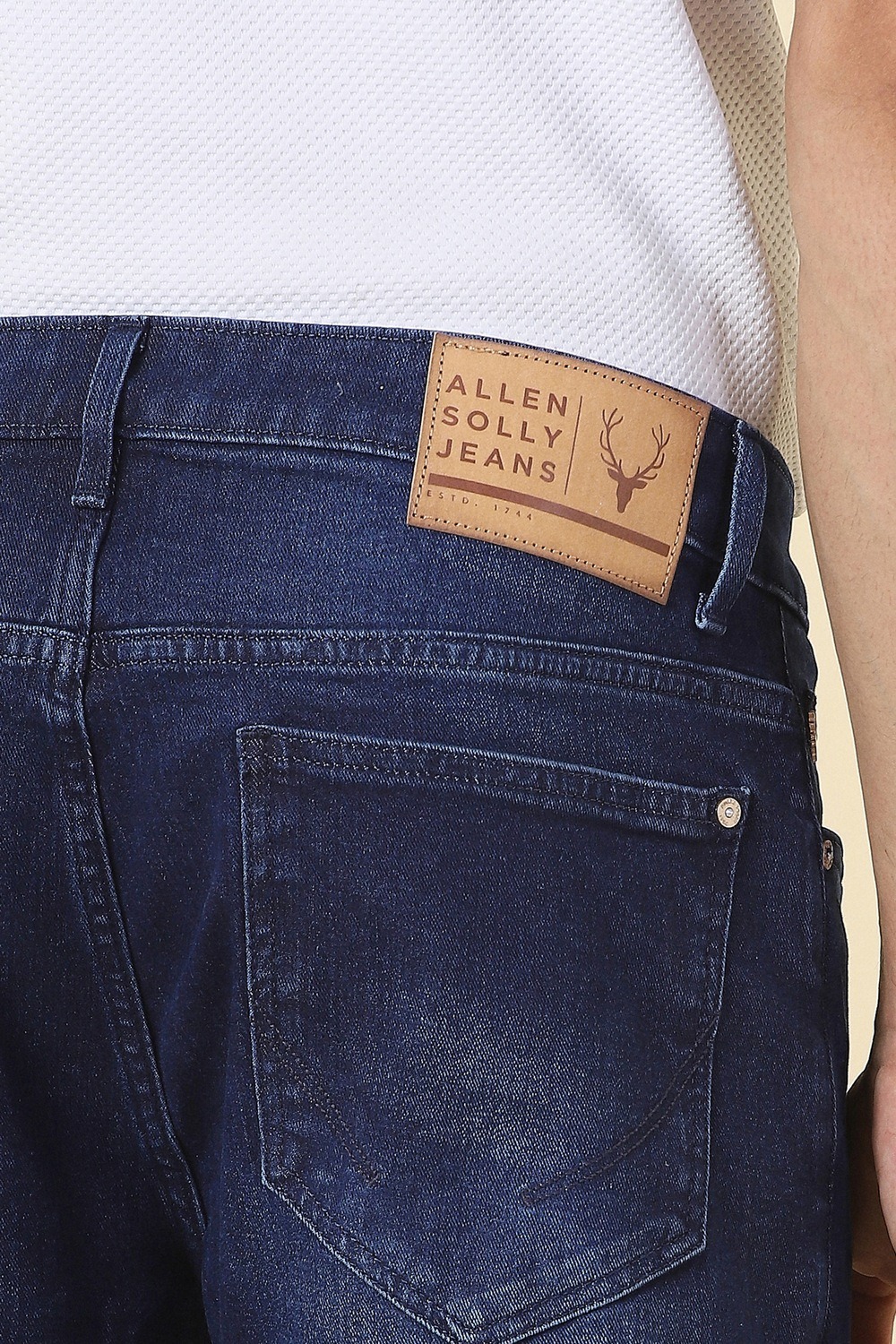 Men Navy Mid Wash Jeans - Image 2